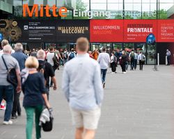 PRÉSENT! CdA, a pu visiter la Foire Fensterbau Frontale.