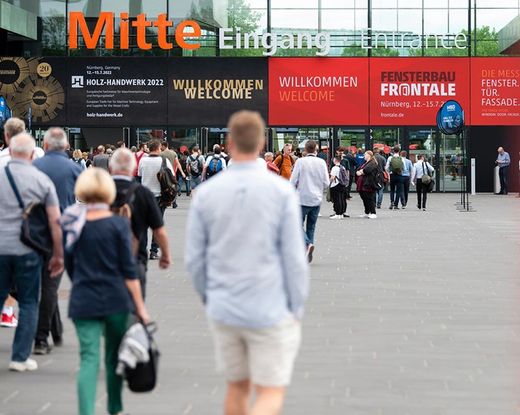 PRÉSENT! CdA, a pu visiter la Foire Fensterbau Frontale.