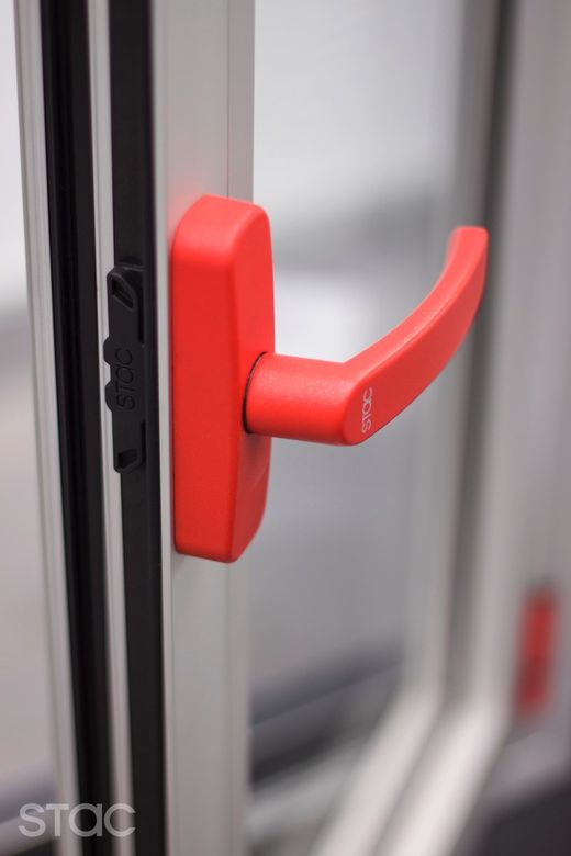 Practicable de aluminio para puertas y ventanas