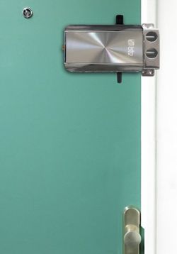 Serrure invisible Guardian avec télécommande