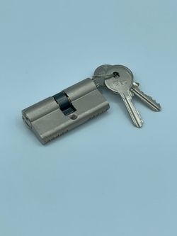 Cilindro / bombín Europeo 30+30 niquel con leva corta.