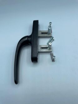 Crémone d'ouverture extérieure.