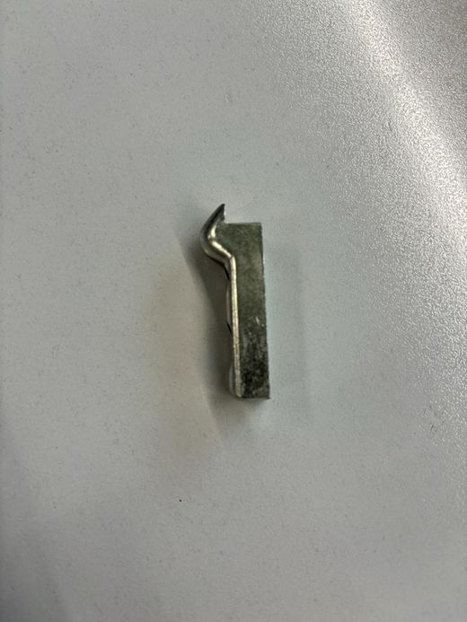 Gancho da moldura perimetral superior.