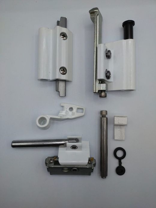 Jeu de charnières pivotantes de 130 kg.