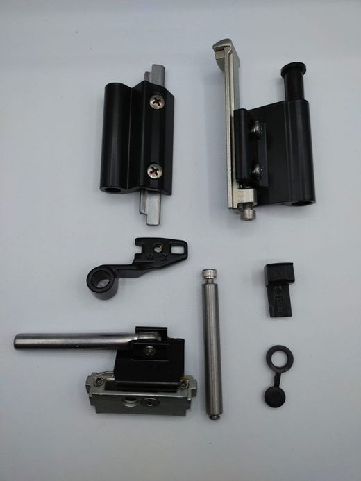 Jeu de charnières pivotantes de 130 kg.