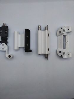 Jeu de charnières à battants passives symétriques à oscillation réglable