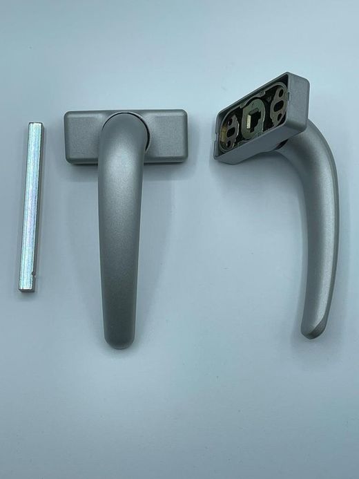 Jeu de manivelles à bouclier récupérable.