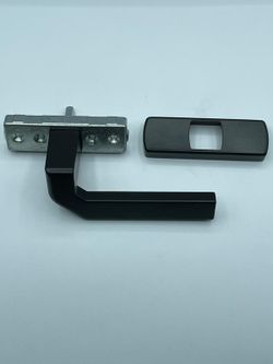 Poignée Kora déplacée grande plaque - à droite.