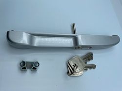 Anel de unha sobreposto com chave de prata